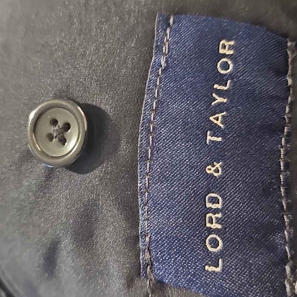 Classic Black Blazer with Gold Buttons. Size 40R. 100% Wool. - Picture 9 of 10